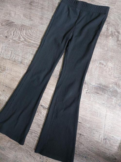 Diepzwarte broek134/140, Kinderen en Baby's, Kinderkleding | Maat 134, Zo goed als nieuw, Meisje, Broek, Ophalen of Verzenden
