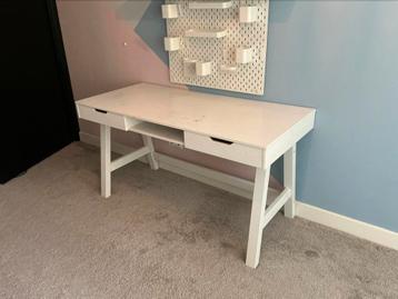 WOOOD Bureau Nikki Wit - 140x75x62 cm, grenenhout. beschikbaar voor biedingen