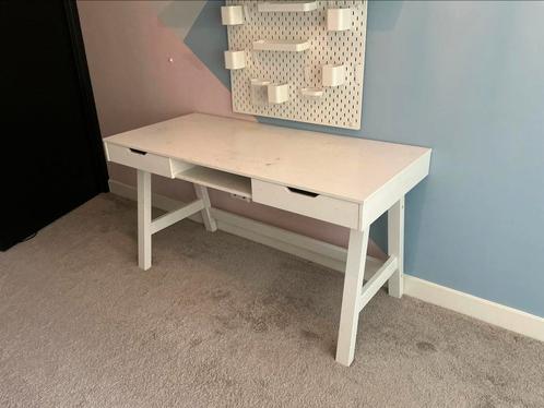 WOOOD Bureau Nikki Wit - 140x75x62 cm, grenenhout., Huis en Inrichting, Bureaus, Gebruikt, Bureau, Ophalen