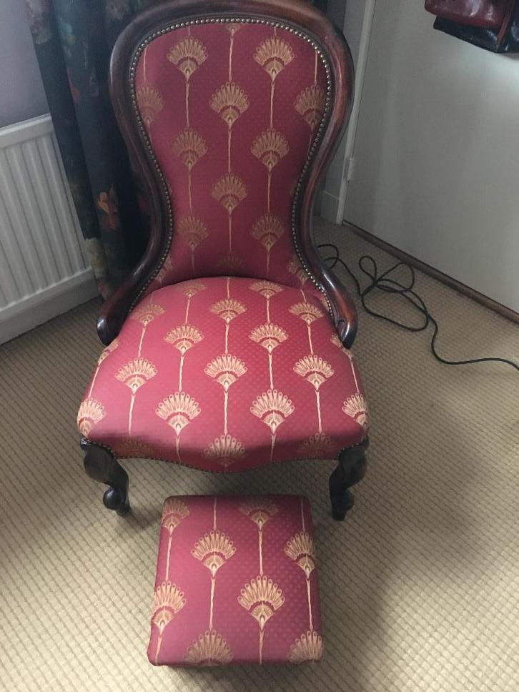 antieke damesstoel met voetenbankje, Antiek en Kunst, Antiek | Meubels | Stoelen en Banken, Ophalen