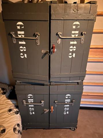 Unieke vintage houten kast van combitex beschikbaar voor biedingen