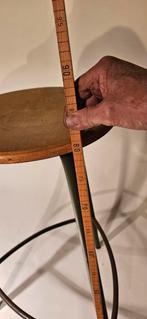 Vintage schoolkruk met houten zitting ahrend, Huis en Inrichting, Krukjes, Ophalen of Verzenden, N, N, N