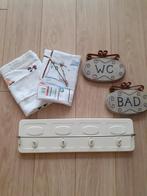 Vintage handdoekenrek en retro deurbordjes, Ophalen, Gebruikt