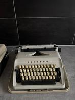 Triumph typemachine gabriele 10, Diversen, Typemachines, Ophalen of Verzenden, Zo goed als nieuw