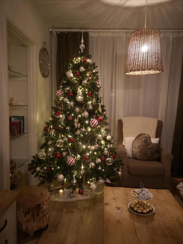 Kunst kerstboom incl Riviera Maison ballen en ornamenten, Diversen, Kerst, Zo goed als nieuw, Ophalen