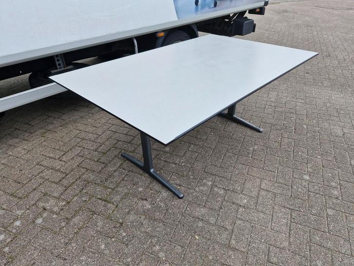 Ahrend Mehes vergadertafel 180x118 licht grijs trespa blad, Huis en Inrichting, Bureaus, Zo goed als nieuw, Ophalen of Verzenden
