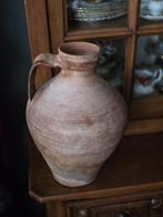 Oude aardewerk kruik met kurk deksel. 34 cm hoog., Ophalen of Verzenden