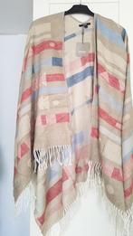 Beige blauw rood poncho sjaal cape Promiss, Kleding | Dames, Ophalen of Verzenden, Nieuw, Maat 46/48 (XL) of groter, Sjaal