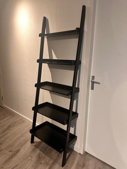 Zwarte ladderkast met vijf planken, Huis en Inrichting, Woonaccessoires | Wandplanken en Boekenplanken, Zo goed als nieuw, Ophalen