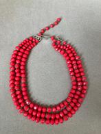Halsketting met 3 rijen mooie rode kralen, Sieraden, Tassen en Uiterlijk, Kettingen, Ophalen of Verzenden, Gebruikt, Rood, Overige materialen