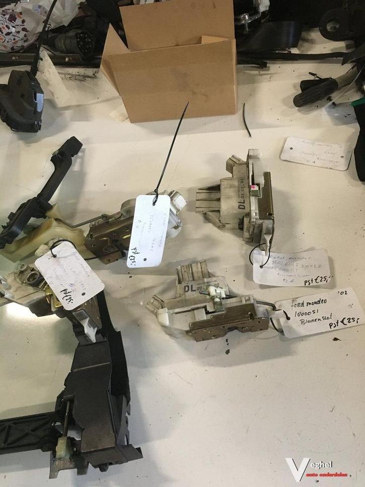 Ford Mondeo 2002 Slotmechaniek Linksvoor of Rechtsvoor of  L, Auto-onderdelen, Carrosserie en Plaatwerk, Gebruikt, Ophalen of Verzenden