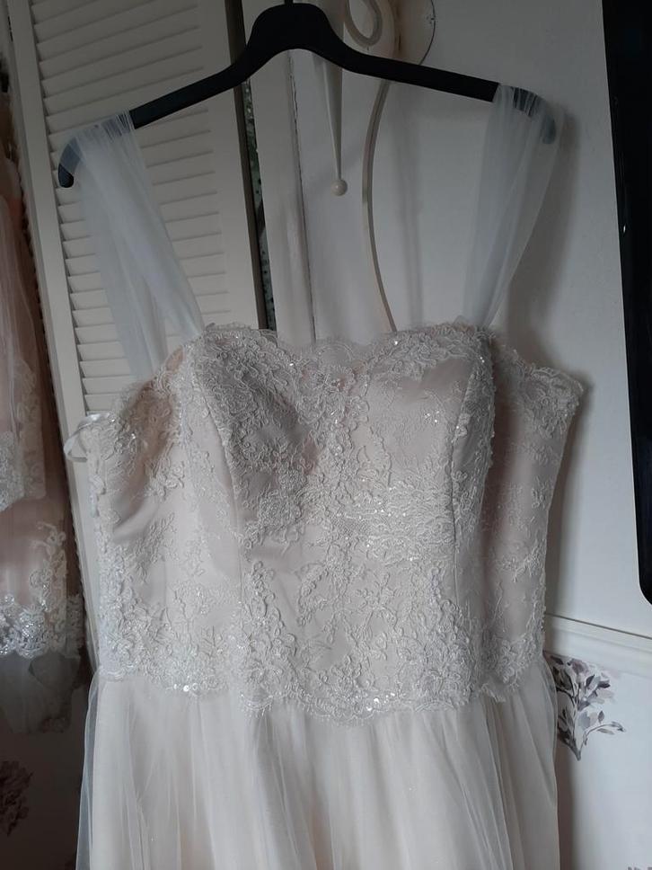 Bruidsjurk champagne maat 48 + 2 kinderjurken, Kleding | Dames, Trouwkleding en Trouwaccessoires, Gedragen, Trouwjurk, Beige, Ophalen of Verzenden