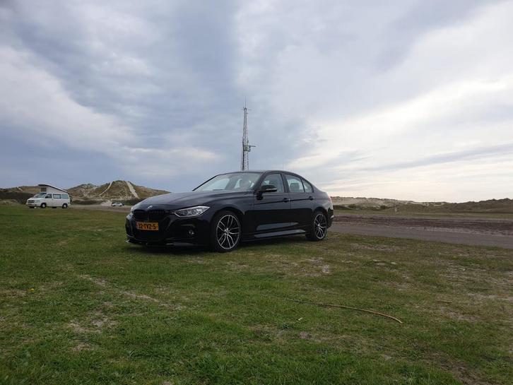 BMW 3-Serie 2.0IX 320 135KW Aut8 (f30) 2012 Zwart, Auto's, BMW, 3-Serie, ABS, Airbags, Airconditioning, Alarm, Bluetooth, Bochtverlichting