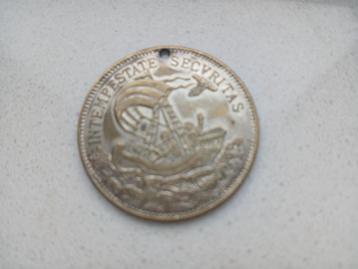 Mooie oude medaillon en gulden beschikbaar voor biedingen