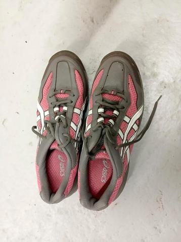 Asics Hockeyschoenen Maat 40,5 beschikbaar voor biedingen