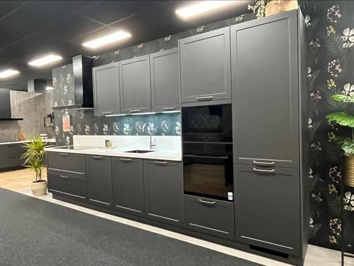 Is dit jouw SHOWDROOMKEUKEN?, Huis en Inrichting, Keuken | Complete keukens, Nieuw, Grijs, Composiet, Ophalen