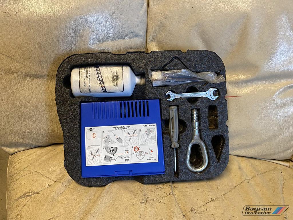 Mini one thuiskomer set pomp kompressor bandenpomp kofferbak, Auto-onderdelen, Interieur en Bekleding, Mini, Gebruikt, Ophalen of Verzenden