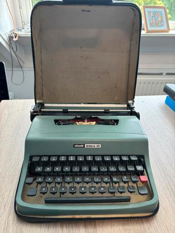 Olivetti lettera 32 typemachine beschikbaar voor biedingen