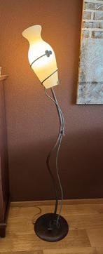 Aparte vloerlamp met glazen kruik, Huis en Inrichting, Lampen | Vloerlampen, Ophalen, Zo goed als nieuw, 150 tot 200 cm