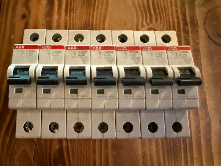 ABB automaten 25A, Hobby en Vrije tijd, Elektronica-componenten, Nieuw, Ophalen