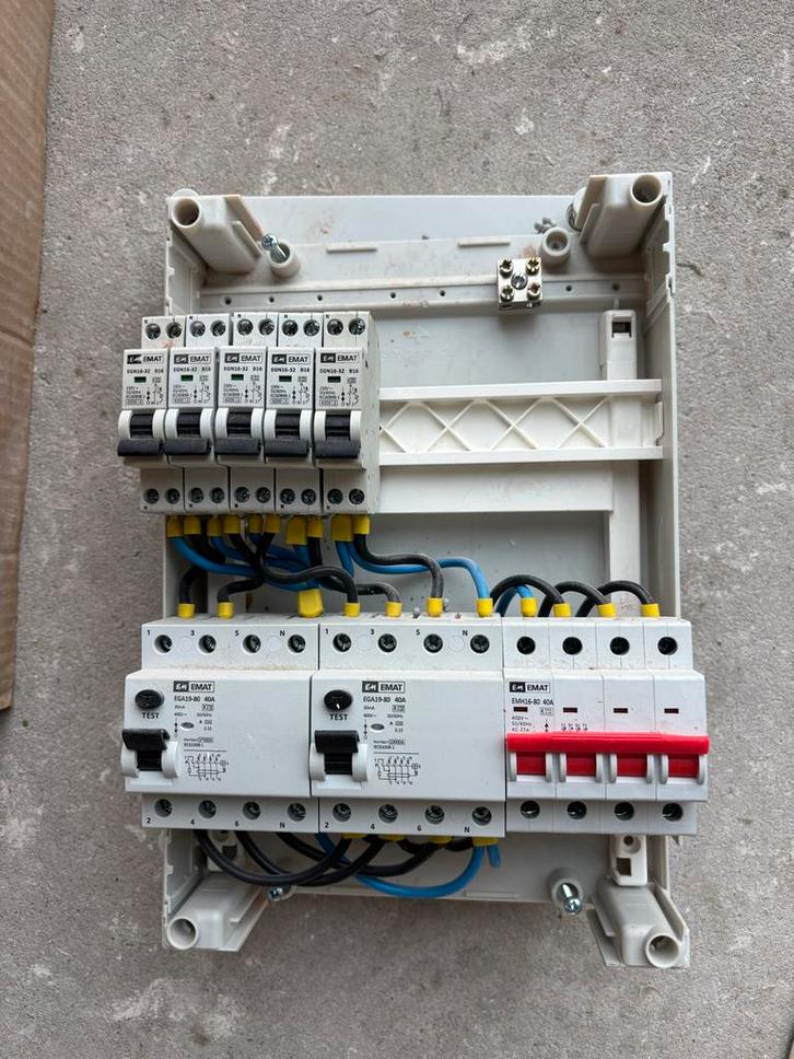 Groepenkast EMAT - Gebruikt, Doe-het-zelf en Verbouw, Elektra en Kabels, Gebruikt, Overige typen, Ophalen
