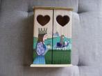 KASTJE POPPENHUIS, BESCHILDERD, GESIGNEERD, HOUT, Verzamelen, Poppenhuizen en Toebehoren, Poppenhuis, Ophalen of Verzenden, Zo goed als nieuw