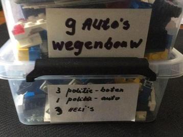 9 Lego auto’s wegenbouw. €20. 7 politievoertuigen. €20,-