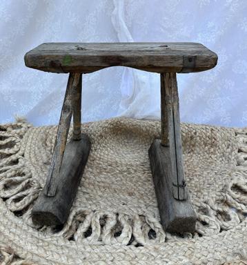 Brocante oude houten kruk - krukje - voetenbankje beschikbaar voor biedingen