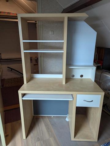 Ikea bureau voor onder schuin dak! beschikbaar voor biedingen