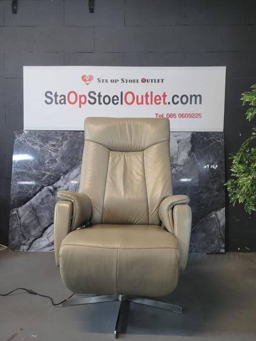 Prominent Relaxstoel Grijswit met kantelfunctie op accu, Huis en Inrichting, Fauteuils, Zo goed als nieuw, Leer, 50 tot 75 cm