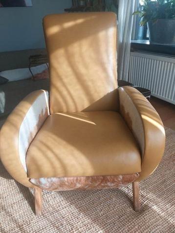 Unieke vintage relax fauteuil nieuw binnenwerk en leer. beschikbaar voor biedingen