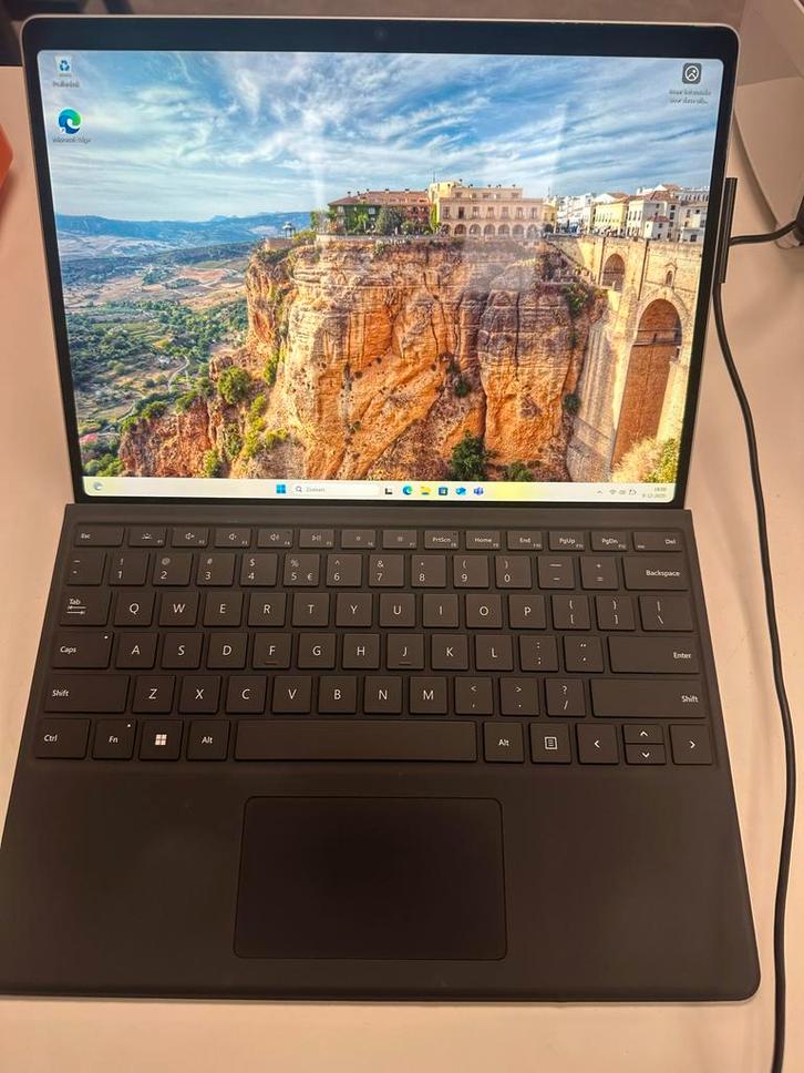 Microsoft Surface Pro 10 + Toetsenbord - Zeer Goed!, Computers en Software, Windows Laptops, Zo goed als nieuw, 13 inch, SSD, 2 tot 3 Ghz