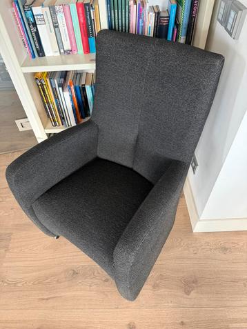 Leolux Kilenge 110 met bouclé antraciete stoffering. beschikbaar voor biedingen