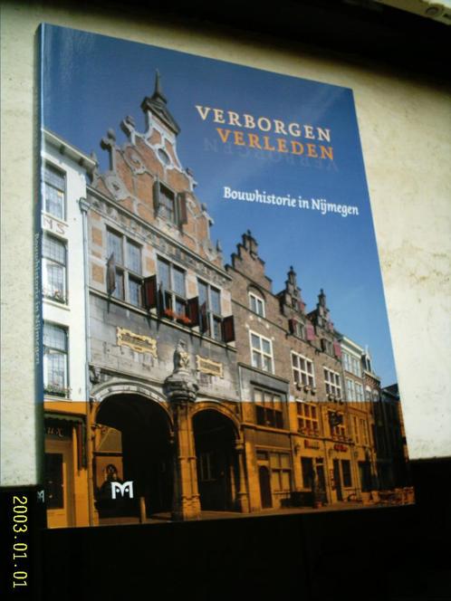Bouwhistorie in Nijmegen (Bloemink, Boer, Emmens)., Boeken, Geschiedenis | Stad en Regio, Zo goed als nieuw, 20e eeuw of later