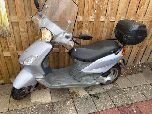 Piaggio Fly 125cc 4t, Fietsen en Brommers, Scooters | Piaggio, Gebruikt, Overige modellen, Maximaal 45 km/u, Benzine, Ophalen