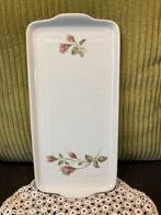 Cakeschaal met roosjes (101225c), Huis en Inrichting, Keuken | Servies, Ophalen of Verzenden, Zo goed als nieuw, Porselein, Overige stijlen