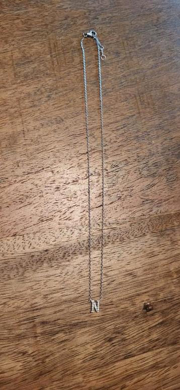 Ketting letter J of N beschikbaar voor biedingen