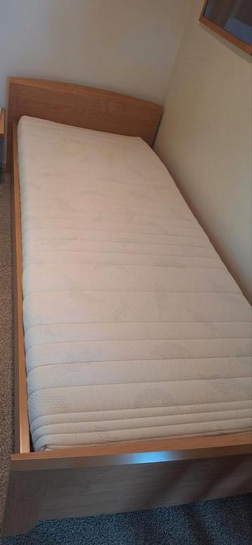 Te koop bed 220 x 90 licht bruin beschikbaar voor biedingen