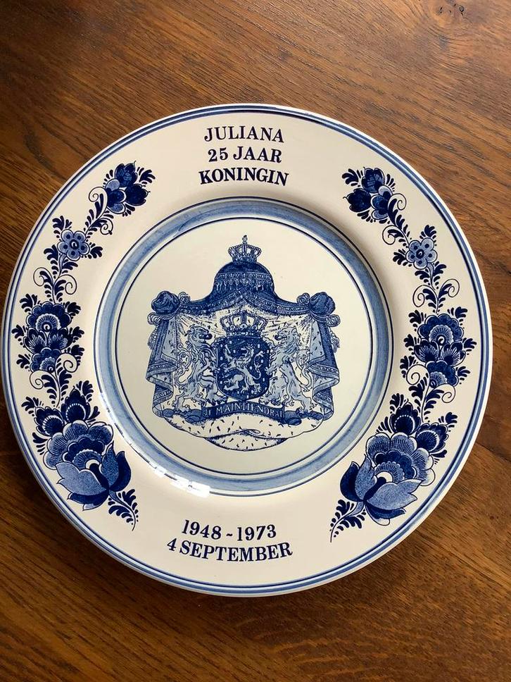 Groot bord Juliana 25 jaar koningin 1948-1973, Verzamelen, Koninklijk Huis en Royalty, Zo goed als nieuw, Overige typen, Nederland