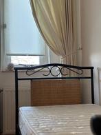 Industrieel bed met rieten details, Huis en Inrichting, Slaapkamer | Bedden, Ophalen, 90 cm, Eenpersoons, Zwart