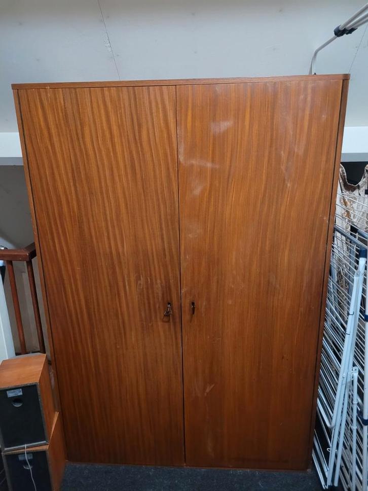 Houten Kledingkast met 2 Deuren - Veel Opbergruimte!, Huis en Inrichting, Kasten | Kledingkasten, Ophalen