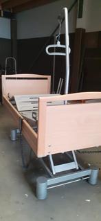 Elektrisch hoog/laag bed met nachtkastje en ad matras, Diversen, Verpleegmiddelen, Ophalen, Gebruikt