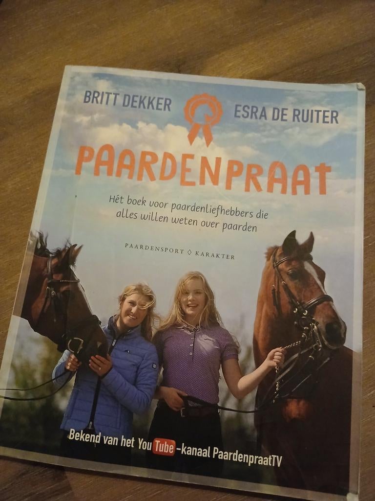 Paardenpraat - Britt Dekker & Esra de Ruiter, Ophalen of Verzenden, Gelezen, Overige onderwerpen, Britt Dekker