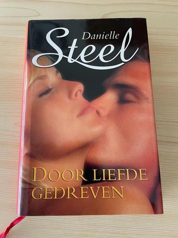 Danielle Steel - Door liefde gedreven. 9789024508266  beschikbaar voor biedingen