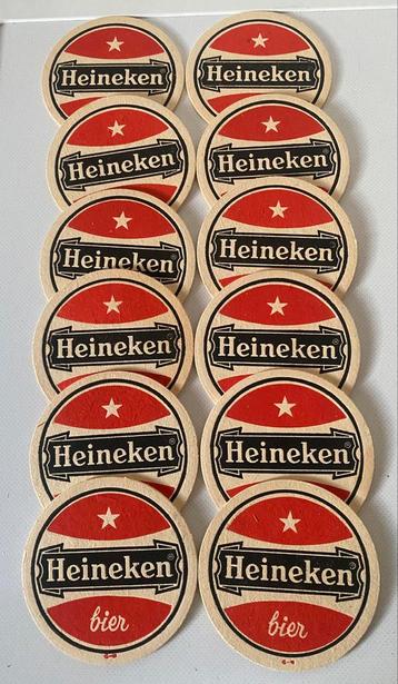12 Heineken bierviltjes. Rood. Drsn. 10,5 cm. beschikbaar voor biedingen