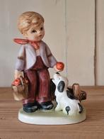 Oud beeldje - jongen met zak appel en hond, Verzamelen, Beelden en Beeldjes, Ophalen of Verzenden, Gebruikt, Mens