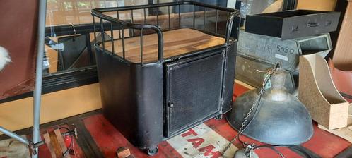 Oude trolley bakkerskar industriële kast op wielen nachtkast, Huis en Inrichting, Kasten | Overige, Nieuw, Ophalen