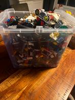 Bak vol met losse lego en poppetjes, Ophalen, Zo goed als nieuw