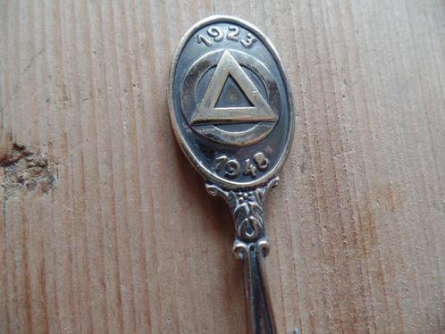 Lepeltje met apart symbool/logo 1923-1948 bekijk de foto, Verzamelen, Overige Verzamelen, Gebruikt, Ophalen of Verzenden