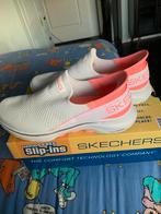 Skechers slip-ins maat 39 wit met rose, Skechers, Wit, Ophalen of Verzenden, Sneakers of Gympen